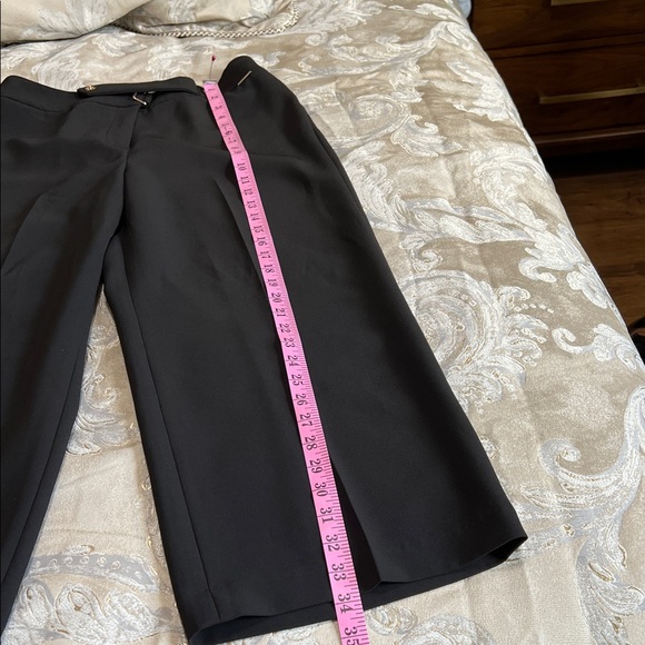 Women’s Black wide leg capris Pants - Picture 3 of 9